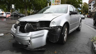 Abbiegemanöver auf die Masanserstrasse fehlgeschlagen: Ein Auto ist stark beschädigt worden.