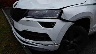 Kollision: Eine Autofahrerin erwischte beim Abbiegen einen 19-jährigen Rollerfahrer.