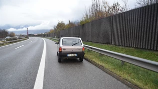 Bei Domat/Ems: Ein 54-jähriger Mann baut auf der A13 einen Selbstunfall.