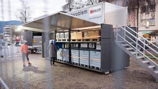 Betreutes Entsorgen: Zweimal in der Woche steht der mobile Entsorgungscontainer neu auf dem Tüchiparkplatz in Rapperswil-Jona.