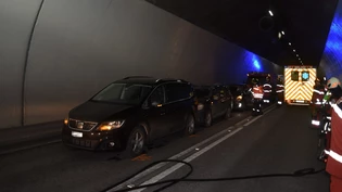 Auffahrkollision: Im Chlustunnel zwischen Landquart und Schiers ist es am Sonntag zu einem Unfall gekommen. 45 Minuten war die Strasse gesperrt.