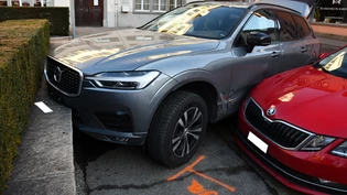 Hoher Sachschaden: Das Auto kam an einer Mauer zum Stillstand. Verletzt wurde bei dem Unfall niemand.