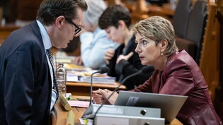 Trotz Niederlage entspannt: Ständerat Beni Würth und Bundesrätin Karin Keller-Sutter im Bundeshaus. 