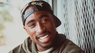 Ein Ring, den der 1996 gestorbene Rapper Tupac Shakur selbst entworfen und bei seinem letzten öffentlichen Auftritt getragen hat, soll in New York versteigert werden. (Archivbild)