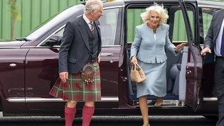 Anders als es bei ihrem Schwiegervater Prinz Philip der Fall war, erhält Königin Camilla kein eigenes staatliches Einkommen. Das Parlament zahlte dem Ehemann von Queen Elizabeth II. jährlich 359'000 Pfund (rund 405'000 Franken). (Archivbild)
