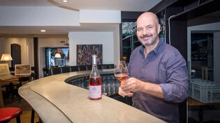 Neues Angebot: Weinhändler Philippe «Pipo» Keller sorgt über den Sommer für Leben in der ehemaligen «Spanischen Weinhalle» in der Kluggasse. 