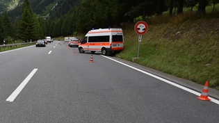 Während der Bergfahrt: Die Töfffahrerin kollidierte mit dem Auto, während sie über die A13 in Richtung San Bernardino fuhr.