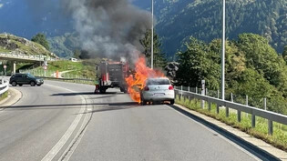Auto brennt: Die Brandursache wird zurzeit von der Kantonspolizei ermittelt. 