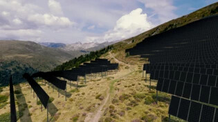 Eines von aktuell 18 alpinen Solarkraftwerk-Projekten in Graubünden: Das Energieunternehmen Axpo möchte auf dem Gemeindegebiet von Ilanz/Glion die Solaranlage «Ovra Solara Camplauns» realisieren.