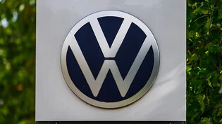 Das VW-Logo prangt auf vielen Autos auf Schweizer Strassen. (Archivbild)