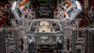 Der Autobauer Volkswagen kann wieder produzieren. Die IT-Probleme, die die Produktion in mehreren Werken seit Mittwoch lahmgelegt haben, sind laut dem Konzern behoben.(Archivbild)