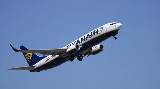 Die Billig-Airline Ryanair streicht für kommenden Winter zahlreiche Flugverbindungen. Es fehlen die bei Boeing bestellten, neuen Flugzeuge.(Archivbild)