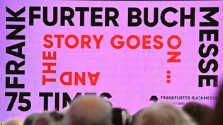 "And the story goes on..." ist das Motto der 75. Frankfurter Buchmesse. Die schweizerische Literaturszene präsentiert sich an dieser weltweit grössten Bücherschau dieses Jahr unter anderem erstmals mit einer Bühne, die mitten im Messebetrieb zum…
