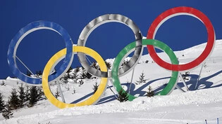 Die olympischen Ringe im Schnee an den Winterspielen 2022 in China