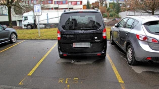 Tatort: Weil ein Auto etwas schief steht, kommt es an diesem Parkplatz in Jona zu einem folgenreichen Streit. 
