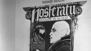 Ein lange geplantes Remake des Vampir-Horrorstummfilms "Nosferatu" von 1922 soll nun zu Weihnachten 2024 in die Kinos kommen. Im Bild Klaus Kinski in Zürich, der 1979 in einer Neuauflage mitspielte. (Archivbild)