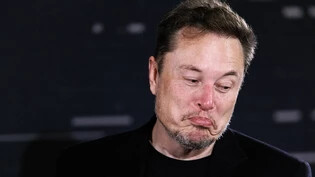 Tech-Milliardär Elon Musk hat bei einem öffentlichen Auftritt abtrünnige Werbekunden seiner Online-Plattform X verbal angegriffen. "Wenn jemand versucht, mich mit Anzeigen zu erpressen? Mich mit Geld zu erpressen? Go fuck yourself!" (Archivbild)