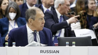 Russlands Außenminister Sergej Lawrow hatbeim OSZE-Jahrestreffen seine Amtskollegen im Westen kritisiert. Foto: Boris Grdanoski/AP/dpa