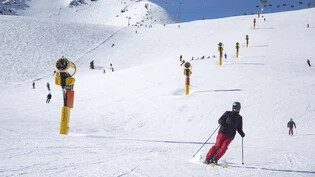 Umstritten: Viele Skigebiete setzen auf die Produktion von Kunstschnee.