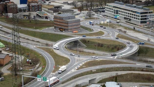 400 Meter in die falsche Richtung: Eine 80-jährige Autofahrerin wollte nach Chur, spurte aber auf der Autobahn A13 falsch ein und wendete auf der Fahrbahn.