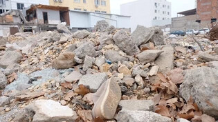 Überreste des Isias-Hotels. Das Hotel stürzte bei dem Erdbeben am 6. Februar 2023 vollständig ein. Foto: Mirjam Schmitt/dpa
