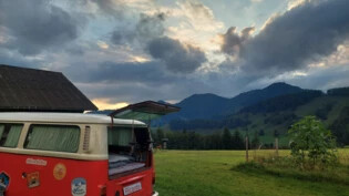 Seinen Camper auf einem Hof abstellen: Das Angebot auf der Rüeterswiler Alp Altschwand ist eine Ausnahme. 