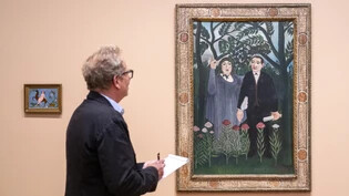 Das Bild "La Muse inspirant le poète" von Henri Rousseau (rechts) soll im Kunstmuseum Basel bleiben. Der französische Maler Rousseau schuf das Bild 1909 und das Museum hat das Bild 1940 gekauft. (Archivbild)
