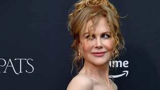 Nicole Kidman poses for photographs as she arrives on the red carpet for a screening of the Prime Video series Expats at Palace Verona Cinema in Sydney, Wednesday, December 20, 2023. (AAP Image/Bianca De Marchi) NO ARCHIVING