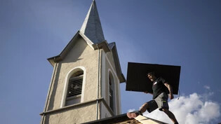 Solarpanels auf dem Kirchendach: Was im bündnerischen Trin Realität wurde, steht nicht im Fokus der Regeländerungen des St. Galler Denkmalschutzes.