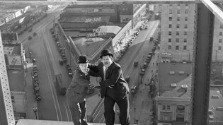 Comedy-Legenden: Gleich zwei Stummfilme mit Stan Laurel (links) und Oliver Hardy präsentiert die Kammerphilharmonie Graubünden ab dem 16. Februar.
