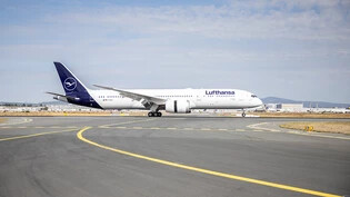 Am Montag sollen Lufthansa-Piloten der Boeing-787-Maschinen ("Dreamliner") in einen vierstündigen Streik treten. (Archivbild)