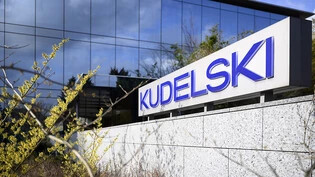 Der Kudelski-Konzern hat Schulden. Nun muss er sein Tafelsilber verscherbeln. Das Logo des Konzerns in Cheseaux-sur-Lausanne (Archivbild).
