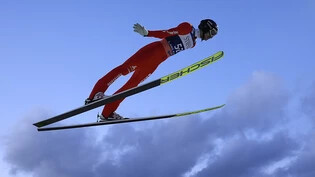 Gregor Deschwanden kommt auf der Skiflug-Schanze von Oberstdorf im Team-Wettkampf nicht an die besten Weiten heran