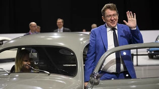 Bundesrat Albert Rösti machte am Dienstag einen Rundgang durch den Internationalen Automobil-Salon Genf.