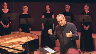 Kulturpreisträger: Clau Scherrer bei einem Konzert mit dem Origen Ensemble im Roten Turm.