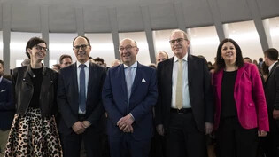 Fünf stehen fest – zwei fehlen noch: Alle bisherigen Regierungsmitglieder, Susanne Hartmann (Die Mitte), Marc Mächler (FDP), Beat Tinner (FDP), Bruno Damann (Die Mitte) und Laura Bucher (SP), marschieren im ersten Wahlgang durch.