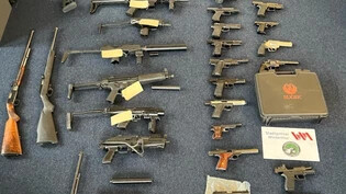 Die Winterthurer Stadtpolizei hat über 40 Schusswaffen im Keller eines 62-Jährigen sichergestellt.