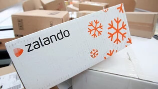 Der Online-Händler Zalando will in den kommenden Jahren zurück zu Wachstum finden. Im vergangenen Jahr hat die getrübte Konsumstimmung auf das Geschäft gedrückt.(Archivbild)