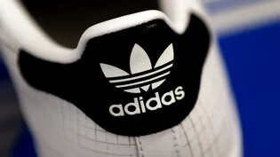 Der Sportartikelkonzern Adidas hat erstmals sei  über 30 Jahren einen Verlust geschrieben. Nun will die Kultmarke zum 75-jährigen Jubiläum zurück in die Erfolgsspur finden.(Archivbild)
