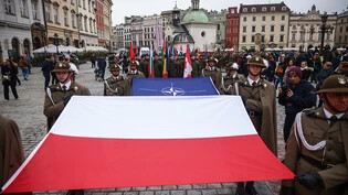 ARCHIV - Soldaten der polnischen Armee sind auf dem Hauptplatz zu sehen, während sie an den offiziellen Feierlichkeiten zum 25. Jahrestag des Beitritts Polens zur Nato teilnehmen. Foto: Beata Zawrzel/ZUMA Press Wire/dpa