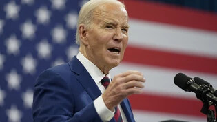 ARCHIV - Joe Biden, Präsident der USA, hält eine Rede während einer Wahlkampfveranstaltung mit US-Vizepräsidentin Harris. Foto: Stephanie Scarbrough/AP/dpa