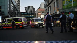 Die Polizei riegelte die Umgebung des Einkaufszentrums in Sydney nach dem Messerangriff ab. (Archivbild)