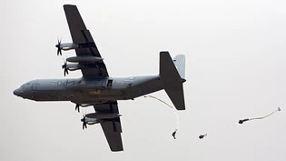 Eine Hercules-Transportmaschine des Typs C-130J der Israelischen Luftwaffe. Ein typengleiches Flugzeug der dänischen Luftwaffe wird diese Woche im Simmental zu einer Übung erwartet. (Archivbild)