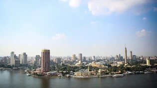 ARCHIV - Blick auf den Cairo Tower (R) und die Oper (M) auf der Insel Gezira, umgeben vom Nil. Foto: Gehad Hamdy/dpa