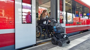 Dass Menschen mit Behinderung – wie etwa solche im Rollstuhl – autonom reisen können, ist eines der wichtigsten Anliegen des BehiG.