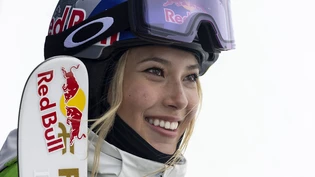 Eileen Gu freut sich über den Weltcupsieg in Neuseeland