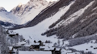 Der Bergsturz vom 28. Mai hatte in Blatten drei Hotels mit insgesamt rund 100 Betten zerstört. Für die bevorstehende Wintersaison wurde nun ein temporäres Hotel gebaut.