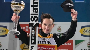 Domen Prevc posiert für die Kameras