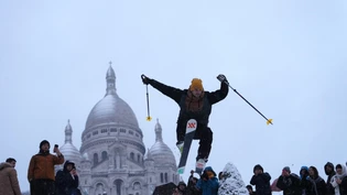 Die Schneedecke in der französischen Hauptstadt sorgte aber nicht nur für Ärger, sondern auch für Vergnügen: An der berühmten Basilika Sacré-Coeur, die sich auf dem Montmartre-Hügel befindet, bestaunten Passanten einen Skifahrer, der die Steigung für…