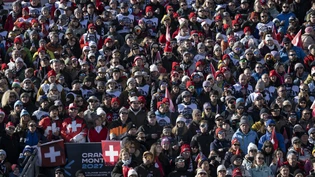 Vor dem Start der Weltcup-Abfahrt in Crans-Montana gab es eine Schweigeminute für die Opfer der Brandkatastrophe.